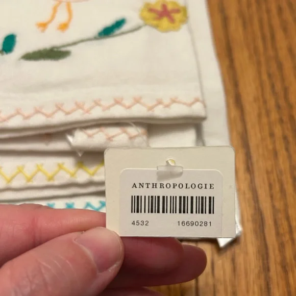 NWT Anthropologie Floral Embroidered Towels - Picture 2 of 10